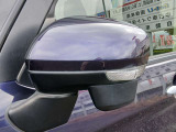 ドアミラ-にウィンカ-ランプ付きで車外からの視認性に優れています♪補助確認装置付き♪