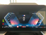 『運転』に対するBMWのこだわりはメーターパネルにも表れております。視野性の良いメーターパネルは疲労感の軽減と、運転の楽しさをもたらしてくれます。