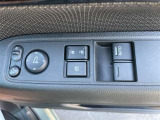 窓スイッチは使用感が出やすい所。文字消えや汚れ、オート機能・ロック操作の有無も確認◎。