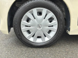 日産純正フルホイールキャップで足元もきれいです