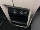 USB端子付いてます!!シガーソケットを使わず、スマホの充電が出来るので非常に便利です!!