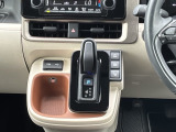 スムーズな操作で快適に運転を楽しめるよう、シフトポジションを電動で制御するエレクトロシフトマチックを採用。スマートなシフト操作を実現します