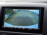 バックビューモニター搭載で、運転席にいながら、クルマ後方の状況を確認可能です