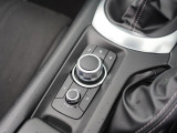 マツダコネクトを操作するコマンダーコントロールです。運転中に自然と手の触れる位置に配置されています。