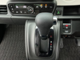 電子パーキングブレーキ搭載でオートブレーキホールドも装備(^^)/信号待ちなどで重宝しますよ〜(*^_^*)