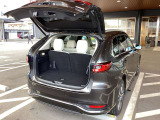 トランクスペースです☆いろいろな使用方法がありますね!シートを倒すと大きな荷物や長い荷物などたくさん積めますよ☆