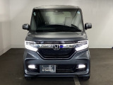 車の個性が現れるフロントデザイン。バランスの取れたフォルムは飽きが来ず、毎日のドライブを誇らしい気持ちにさせてくれる美しさです