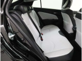 大型ボデイーのお車は『2列目シート』の座面も深めでリラックス!後ろに座られた方もドライブをお楽しみいただけそうですね♪
