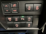 【運転席インパネスイッチ】安全装置関係のスイッチも操作しやすい位置に配置されています。