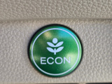 ワンタッチで省燃費走行をサポートするECONスイッチを装備。