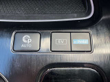 プロパイロットパーキング付で駐車が苦手な方にうれしい装備です。