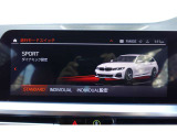 クルマの頭脳ともいえる、管理システム、iDrive。ナビだけではなく、オーディオ操作や車両情報の表示などをコントロールできます。便利さと安全性の向上にも繋がっています。
