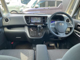 運転席まわりは機能的で操作しやすいです。