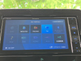 FM・AMやテレビ、Bluetooth Audioなど複数の音源を一覧から選択できます。使いたいメニューを画面で確認しやすく、音楽や情報を楽しみたい日常の移動に便利な装備です。