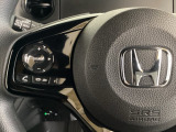ステアリングスイッチがついていますので、オーディオのチャンネル変更、ボリューム、ジャンル変更が操作可能です。ハンドルから手を離さず安全に操作できます。