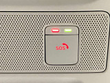 急病時や危険を感じたとき、SOSコールスイッチを押すと専門のオペレーターが警察や消防への連携をサポートします。(ご利用には別途有料サービス契約が必要です)