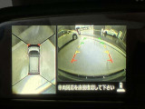 前後左右4つのカメラで、上から見たような映像をお届け、駐車時も安心、アラウンドビューモニター付(肉眼では確認し辛い左前の映像に切り替えることも可能です)。