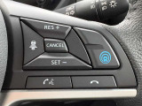 プロパイロットは、運転者が設定した車速を上限に先行車と車速に応じた車間距離を保ちながら、車線中央付近を走行するための運転操作を支援します。