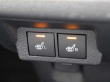 シートの座面と背面を温める運転席/助手席シートヒーターを装備しています。
