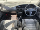 運転席廻りの画像です。操作スイッチ類もキレイな状態です。専門のスタッフが内外装を清掃・きめ細かい箇所までクリーニングしています