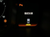 パーキングセンサーシステムは走行中に障害物が迫ると音と表示でお知らせ、低速走行時時の安心感を高めます