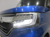 LEDヘッドライトを装備しています。光軸のはっきりした明るいヘッドライトは暗い夜道で効力を発揮します!