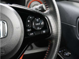 ホンダセンシングが装備されています。アダプティブレーダークルーズやレーンキープアシスト、車線逸脱防止機能なども備えていて、ロングドライブも快適で安全にお楽しみいただけます。