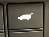 【パワーバックドア】スマートキーや運転席のボタンを押すだけでリアゲートが自動で開閉します!荷物を持っている時や、高い位置にあるバックドアを閉める際に便利な機能です♪