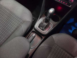 MT感覚でシフトチェンジできます。さらに、かっこいい!MT車が少なくなってきた現在に、面白さをとり入れた装備です。プッシュボタンがなくなったので、操作のしやすさにも定評があります。