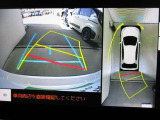 パノラミックビューモニター付きです。車両を上から見たような映像をディスプレイオーディオ画面に表示、運転席からの目線だけでは見にくい、車両周辺の状況をリアルタイムでしっかり確認できます。