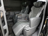 ゆとりある広々とした車内空間は、ドライブを始め買い物やレジャーなど、幅広く活躍します。一人でもみんなとでもお出かけを楽しみましょう!