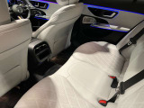 全ての席が主役席なのは、メルセデスならではの特徴です。快適なドライビングが、リラックスした車内空間を作りだします。