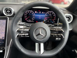 操作系が手元に集約されたステアリング。運転中の使いやすさにも配慮。