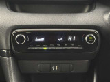 オートエアコンで車内も快適です。冬や雨の日の室内の結露防止等コンディションに加えて、冷え過ぎ、暖め過ぎに因る燃費を悪化を防ぎます。一度、温度を設定すれば自動的に過ごし易い温度に調整してくれますよ。
