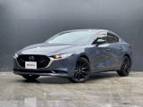 洗練された美しさが際立つ「MAZDA3セダン」が入荷!端正なフロントグリルと流麗なボディライン、ブラックホイールが引き締まったスポーティな印象を与えます。