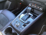 オートホールドは停車中にブレーキペダルから足を放しても、ブレーキを自動的に制御して、車両の停車状態を保持する機能です。信号待ちなどの停車時に運転者の負担を軽減します。
