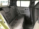 ゆとりある後席が乗り降りしやすく、ひざまわりも余裕を感じる快適空間☆