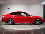 ☆BMWの前後重量配分50:50はエンジン自体をフロントタイヤよりも後ろにずらし、通常はエンジンルーム内に搭載される重量物であるバッテリーをトランクに移動させるなどして実現されています☆