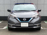 エンジンで充電してバッテリーに蓄電しモーターで走る。日産独自のパワートレーンe-POWER。滑らかな加速と優れた燃費性能が特徴です。
