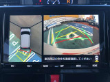パノラミックビューモニター付きです。車両を上から見たような映像をディスプレイオーディオ画面に表示。運転席からの目視だけでは見にくい、車両周辺の状況をリアルタイムでしっかり確認できます。