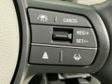 クルーズコントロールを装備しています。高速道路などで一定の速度で走ってくれるので運転が楽ですよ!速度を設定できますので、スピードの出しすぎにも注意できます。