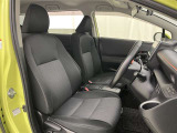 高いホールド性で運転姿勢が安定します。長距離ドライブでも疲れにくいのが魅力です。快適なドライビングライフをお送りください♪
