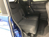 【後部座席】も当然、綺麗・清潔に仕上げております。内装の綺麗なお車は気持ちが良いですし、コンディションのいい車が多いです。これもオススメの1台です。