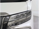 LEDヘッドライトです。デザイン性がよくとても明るいので、夜間の走行や悪天候でも安心です。しかも長寿命!