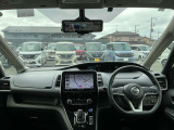 フロントガラスが広く視界が広々としているので、運転がとてもし易いです