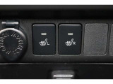 運転席と助手席には寒い日の肩や腰、冷えやすい下肢を温めてくれるシートヒーターが付いております!