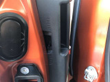 後部座席にはチャイルドロックが付いています。車内からドアが開かなくなるのでお子様が乗っていても運転に集中できます。