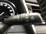 ライトスイッチです。「AUTO」にすると外の明るさに応じてスモールライト・ヘッドライトが自動でON・OFFします。夕暮れ時や屋内駐車場、トンネルなどに便利です。フォグランプもON・OFFできます。