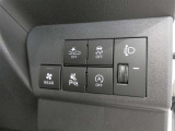 トラクションコントロール装備です。すべりやすい路面での発進時や加速時にタイヤの空転を抑え、駆動力確保に貢献する機能です。詳細は販売店スタッフまでおたずねください。