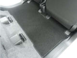Honda認定中古車に新品の純正フロアマットを装着しました。気分よくドライブをお楽しみいただけます♪